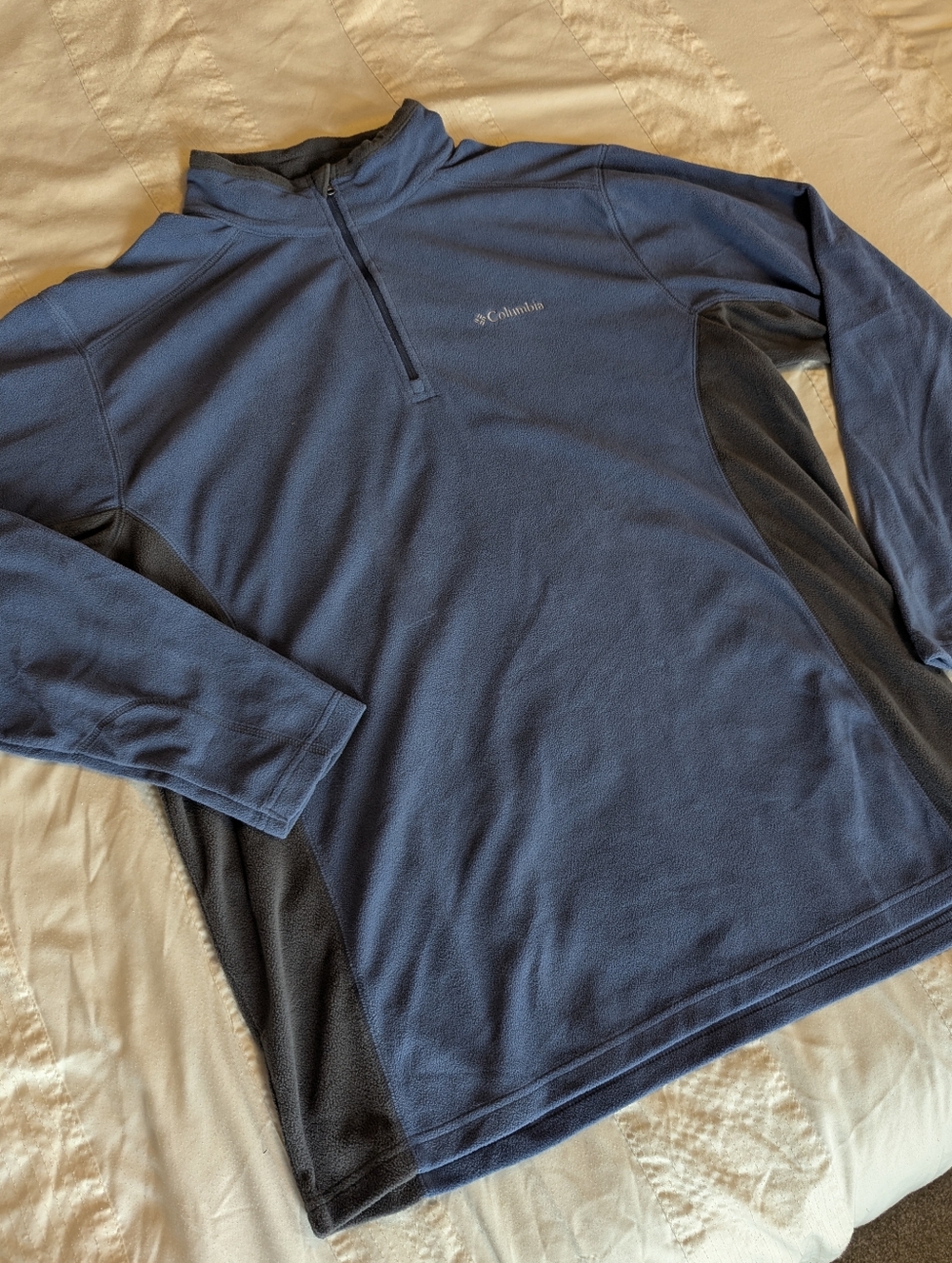 Men's XL Columbia Blue and Black Half-Zip Fleece Pullover